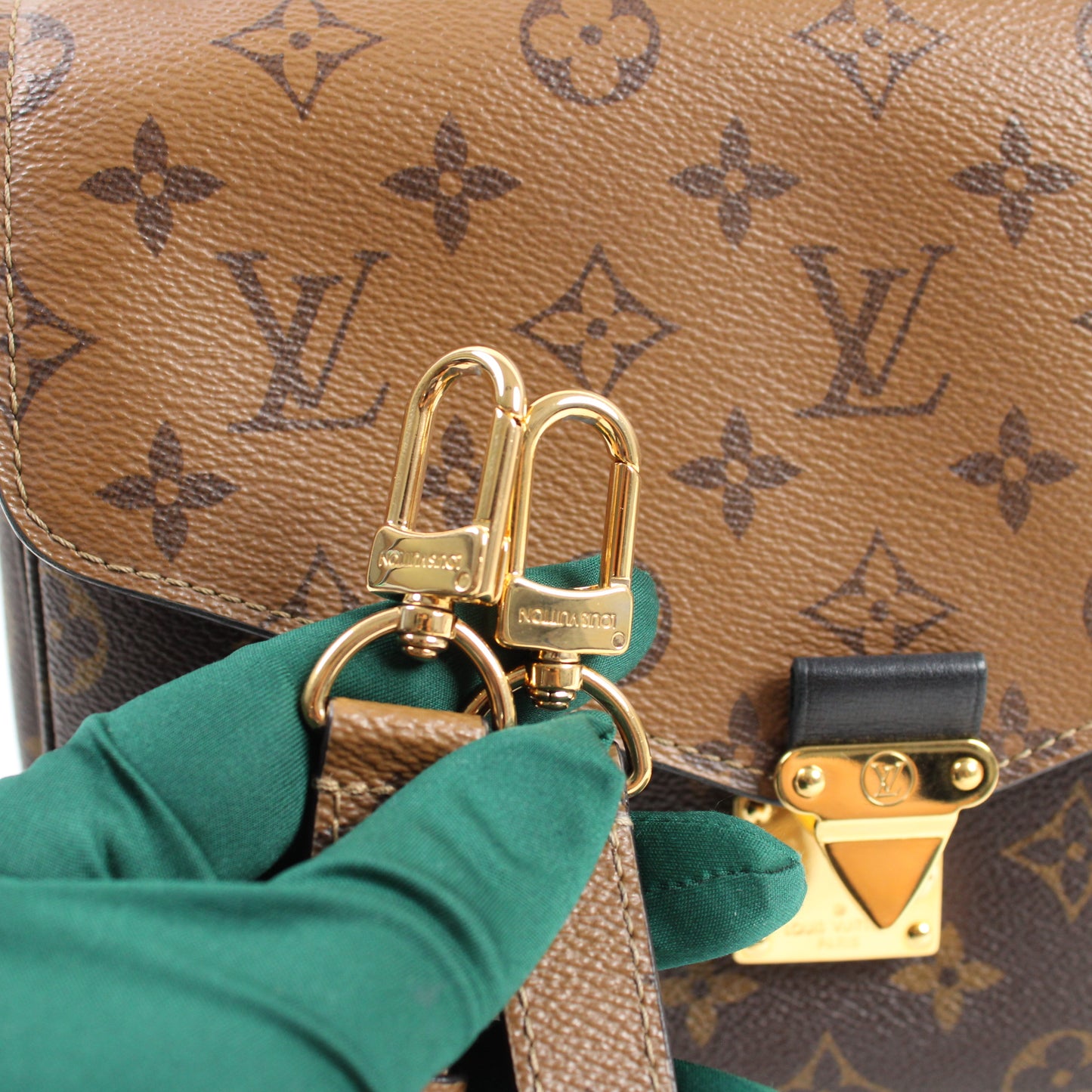 Louis Vuitton Pochette Mètis Reverse