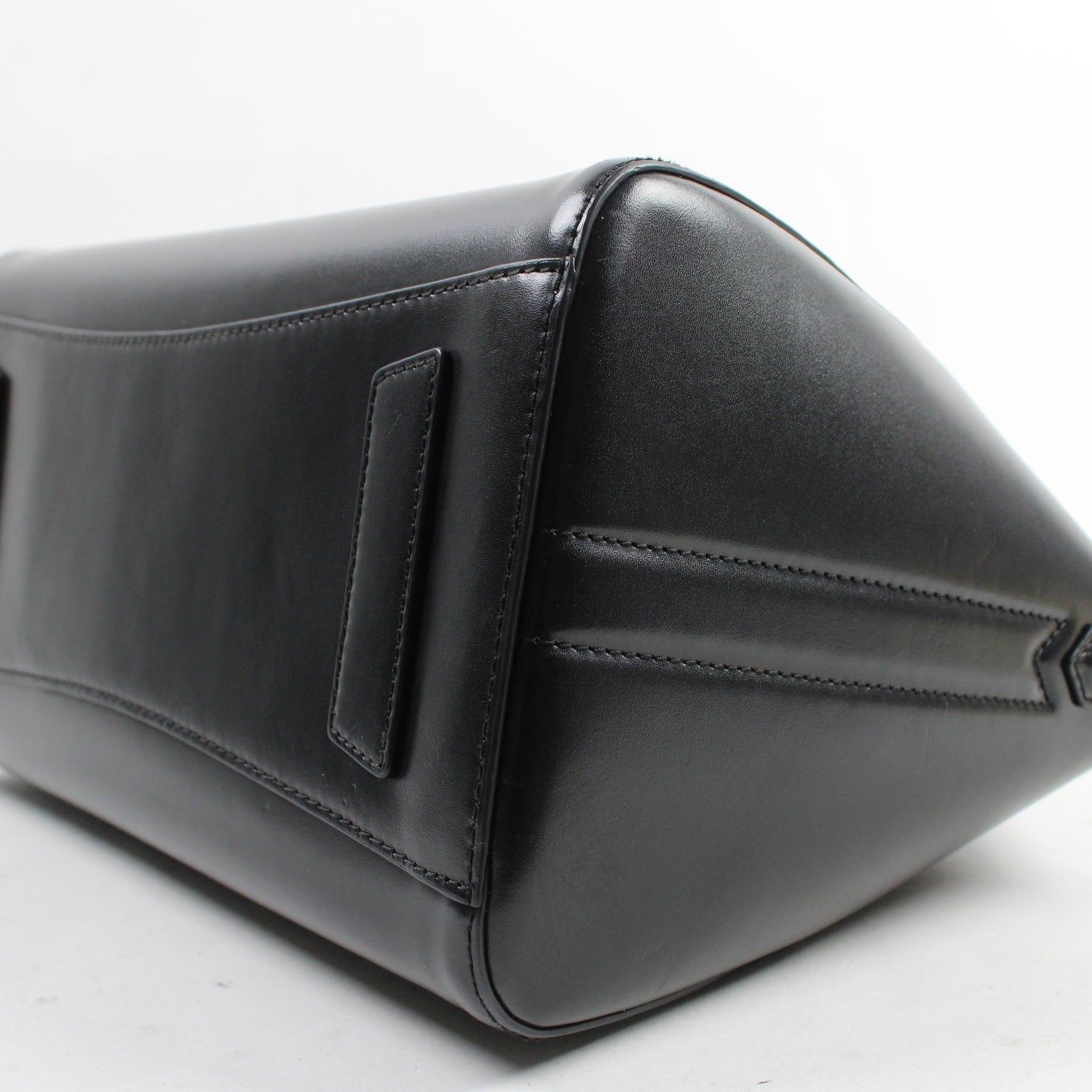 Givenchy Antigona Media