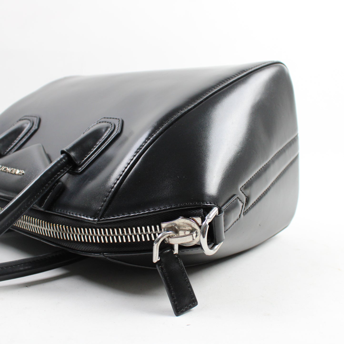 Givenchy Antigona Media