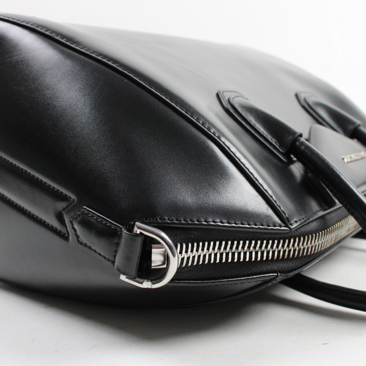 Givenchy Antigona Media