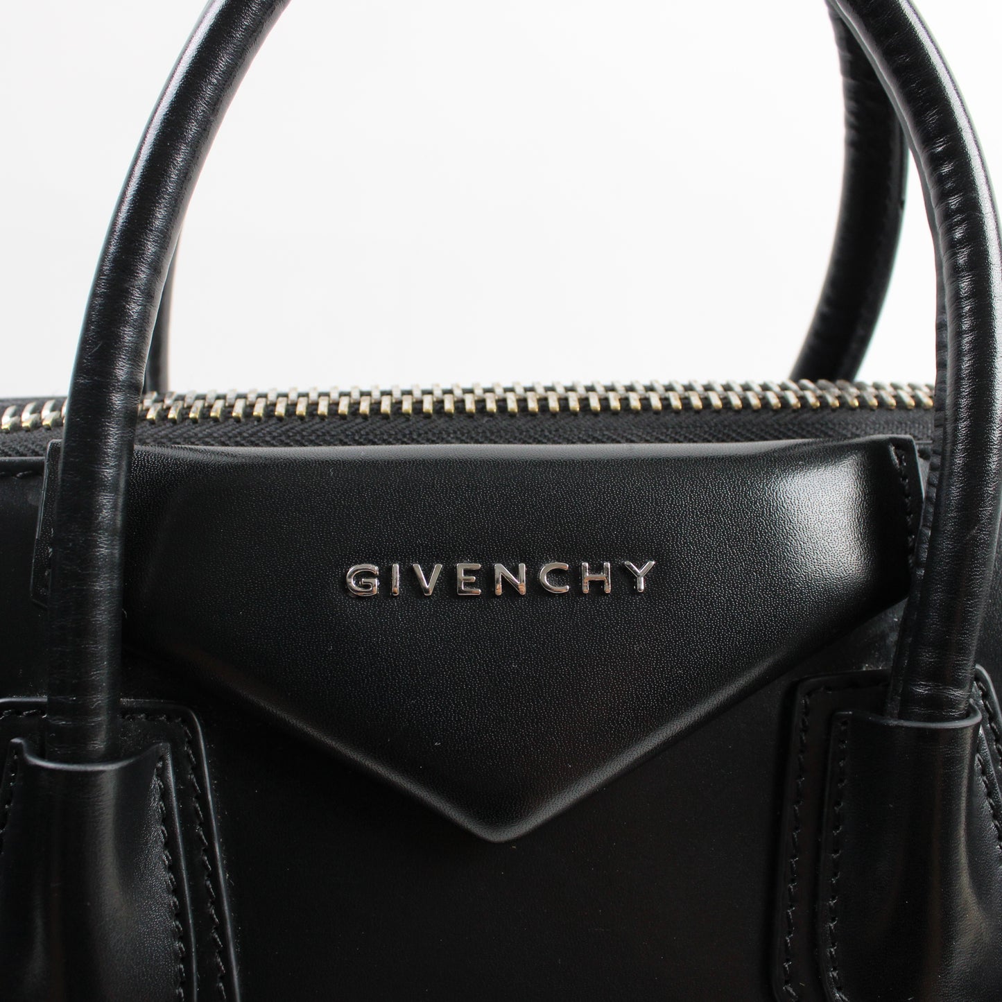 Givenchy Antigona Media
