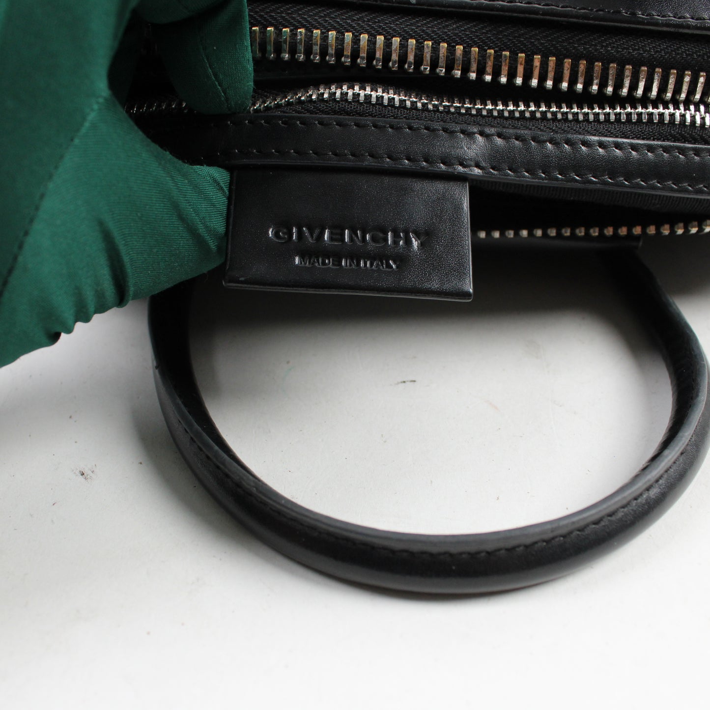 Givenchy Antigona Media