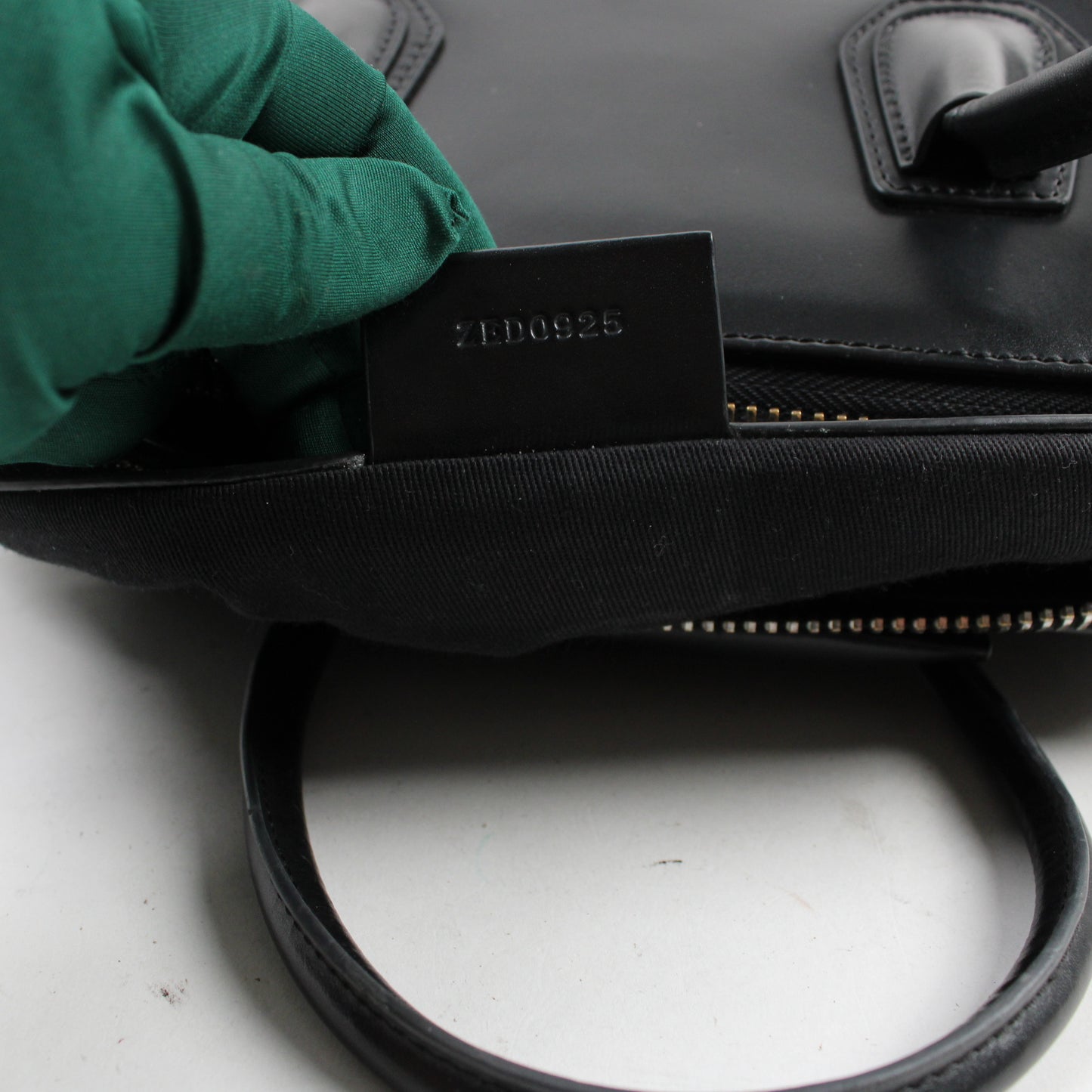 Givenchy Antigona Media