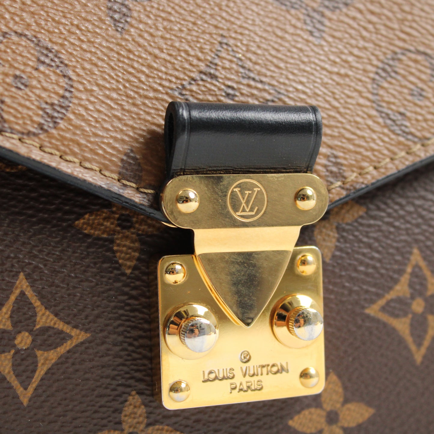 Louis Vuitton Pochette Mètis Reverse