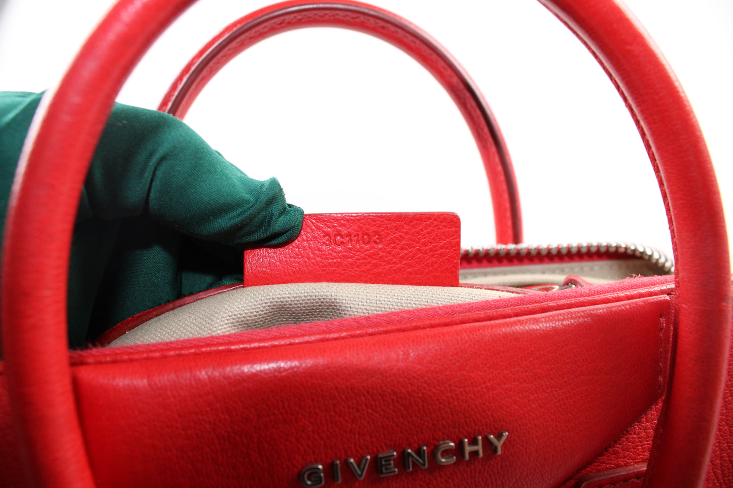 Givenchy Antigona Media