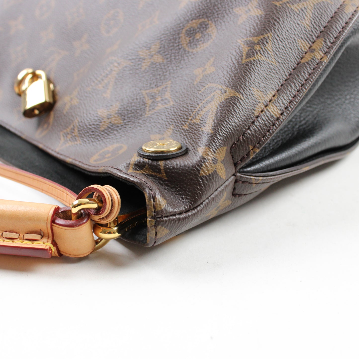 Louis Vuitton Gaia