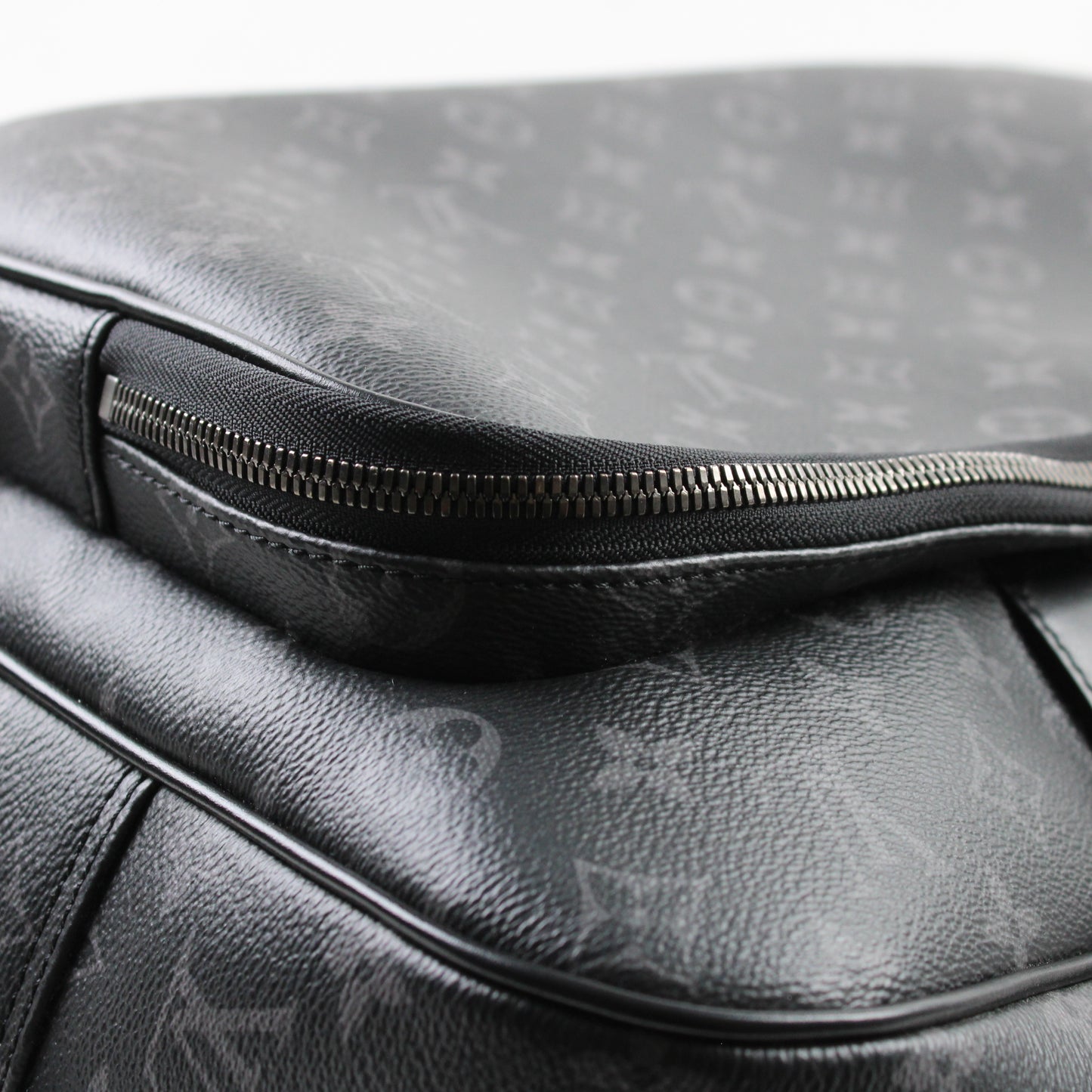 Louis Vuitton Weekender Monogram Eclipse