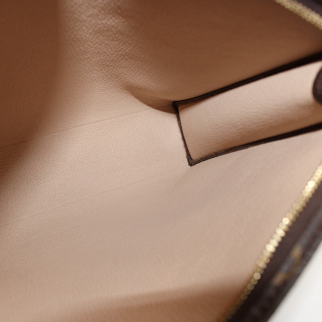 Louis Vuitton Pochette Toilette 25