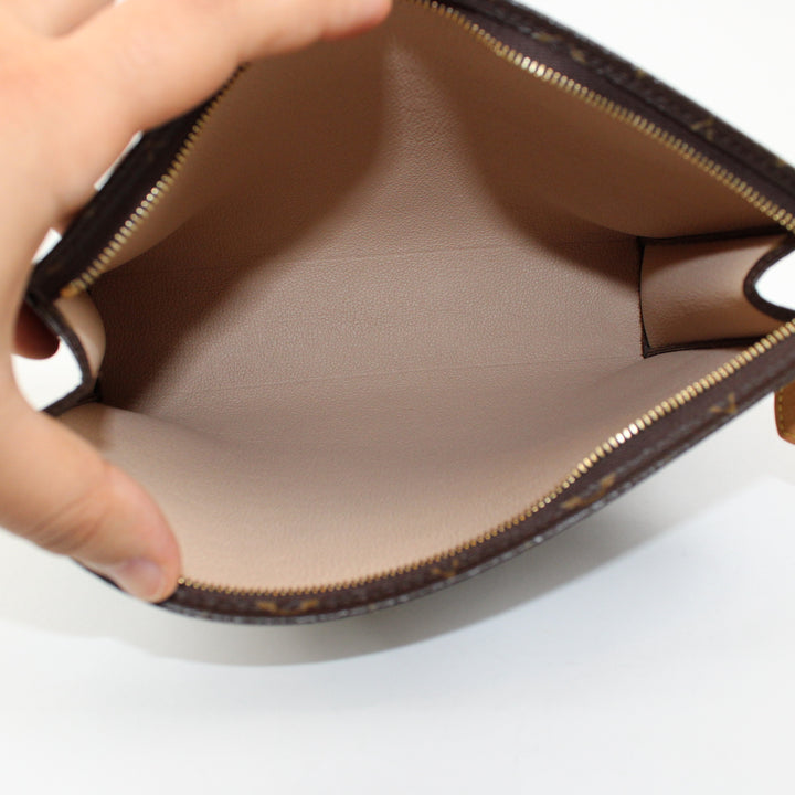 Louis Vuitton Pochette Toilette 25
