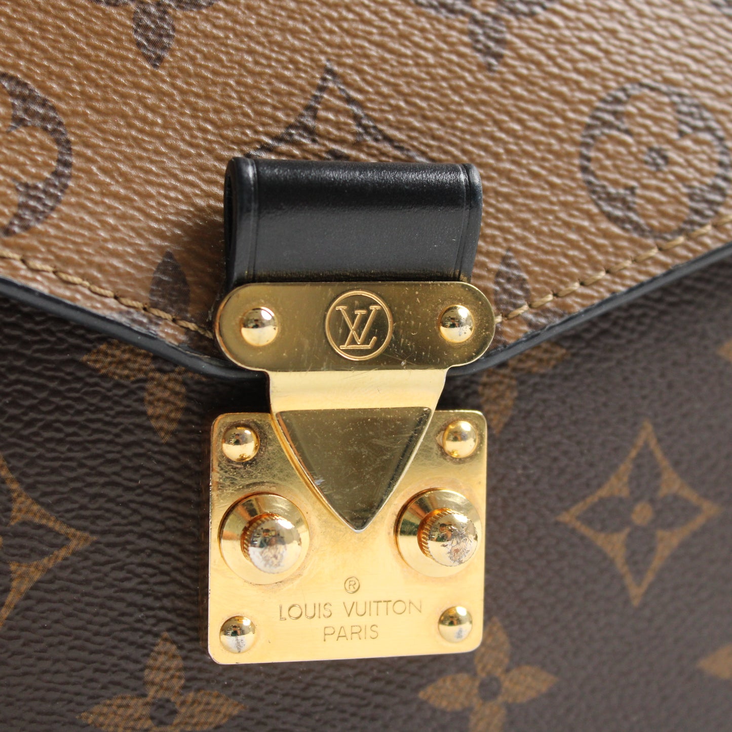 Louis Vuitton Pochette Métis Reverse