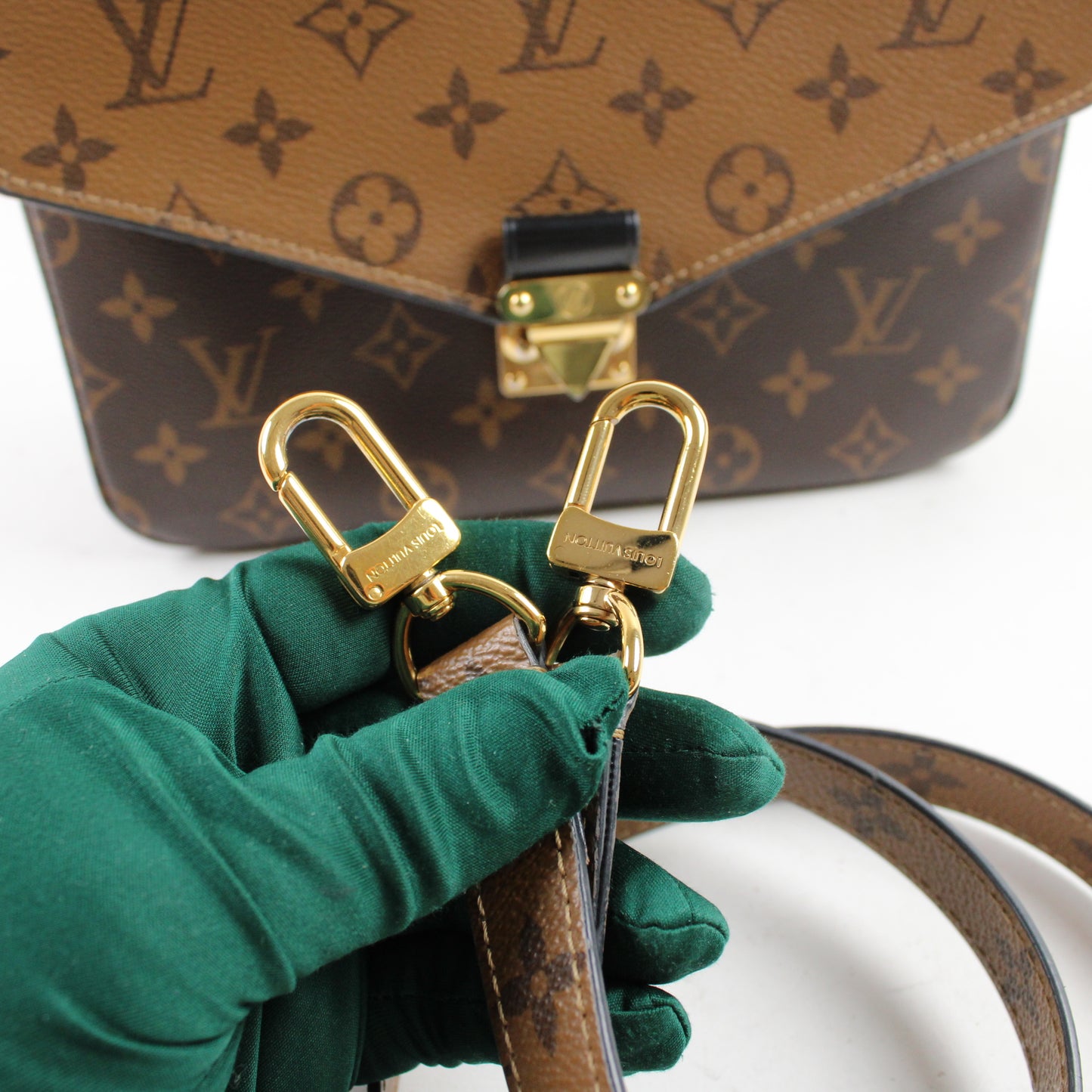 Louis Vuitton Pochette Métis Reverse
