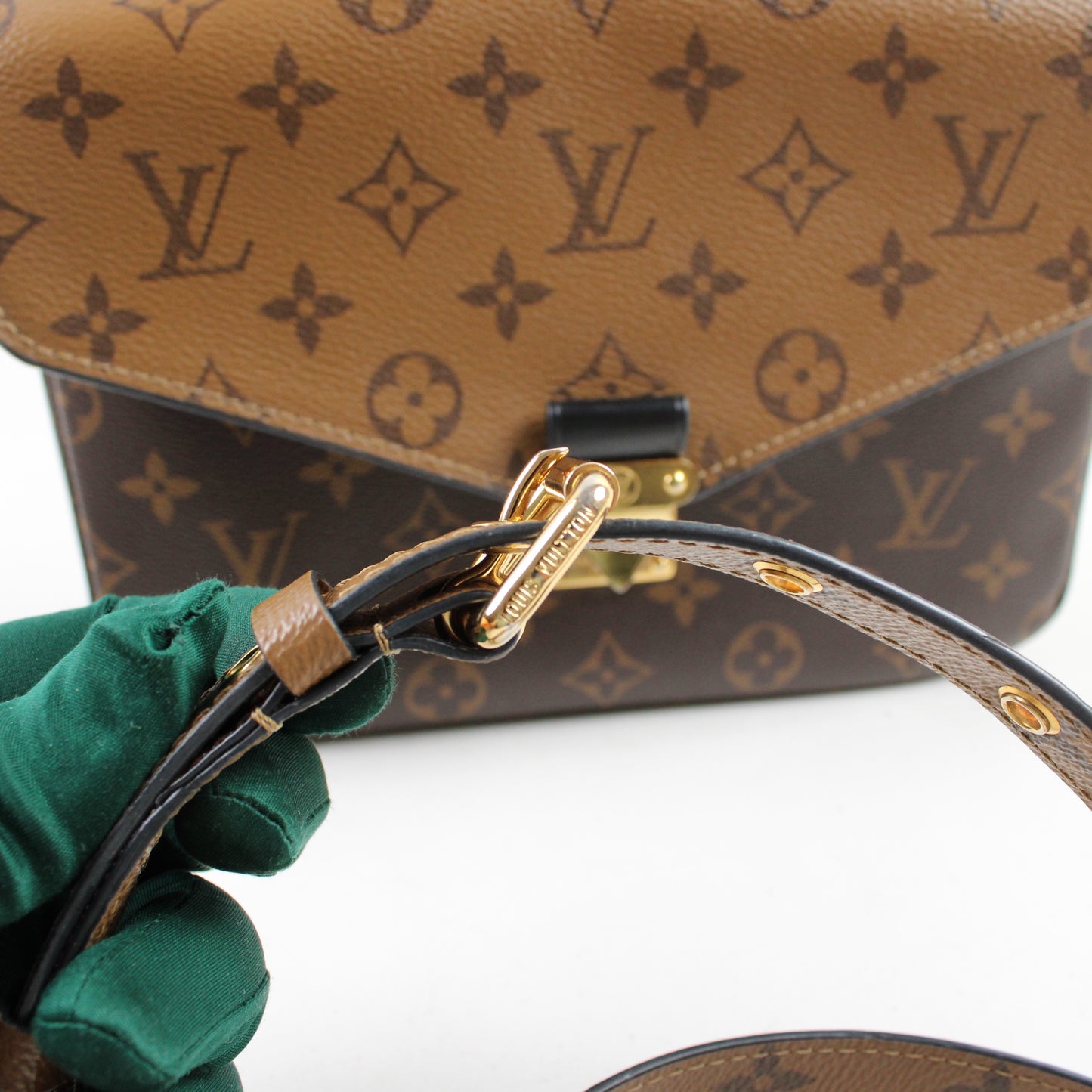 Louis Vuitton Pochette Métis Reverse