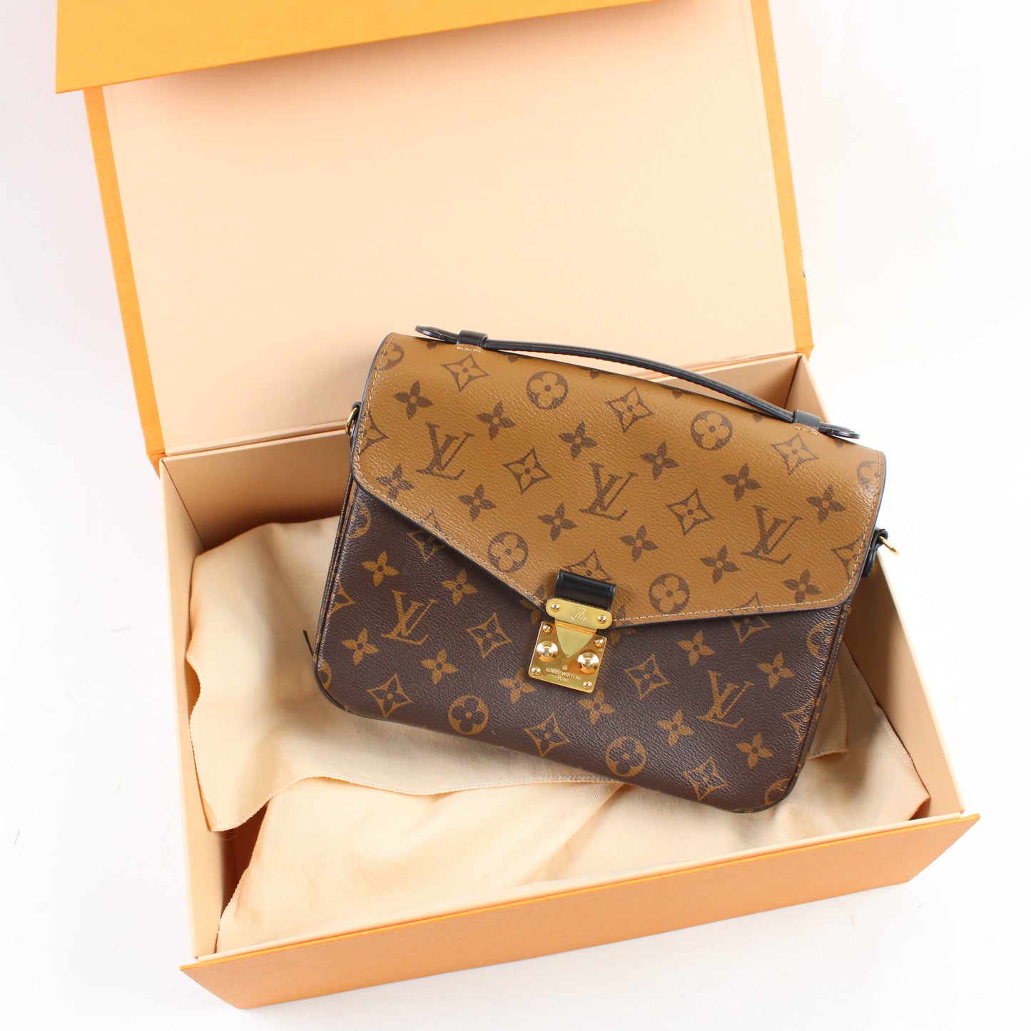 Louis Vuitton Pochette Métis Reverse
