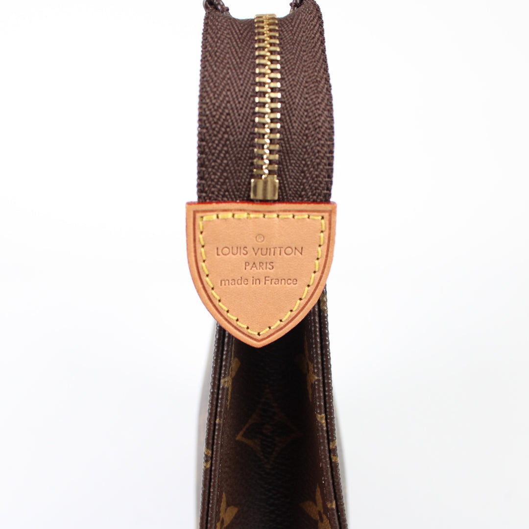 Louis Vuitton Pochette Toilette 26