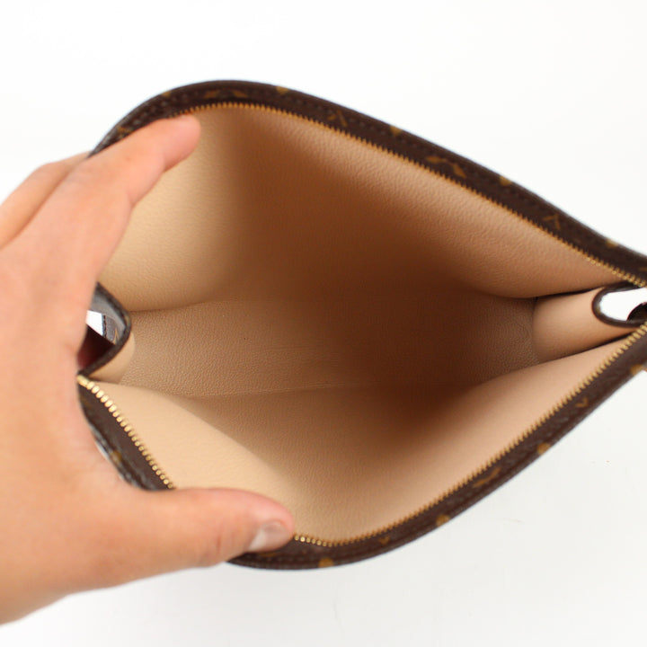 Louis Vuitton Pochette Toilette 26