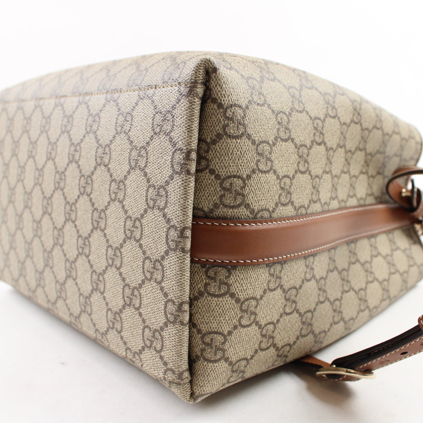 Gucci GG Emblem Bucket Media