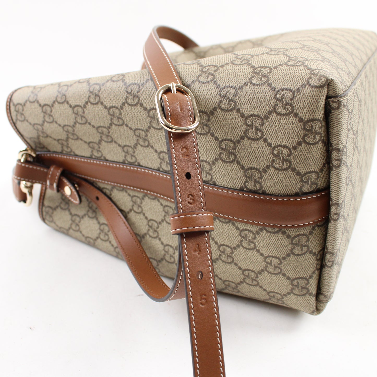 Gucci GG Emblem Bucket Media