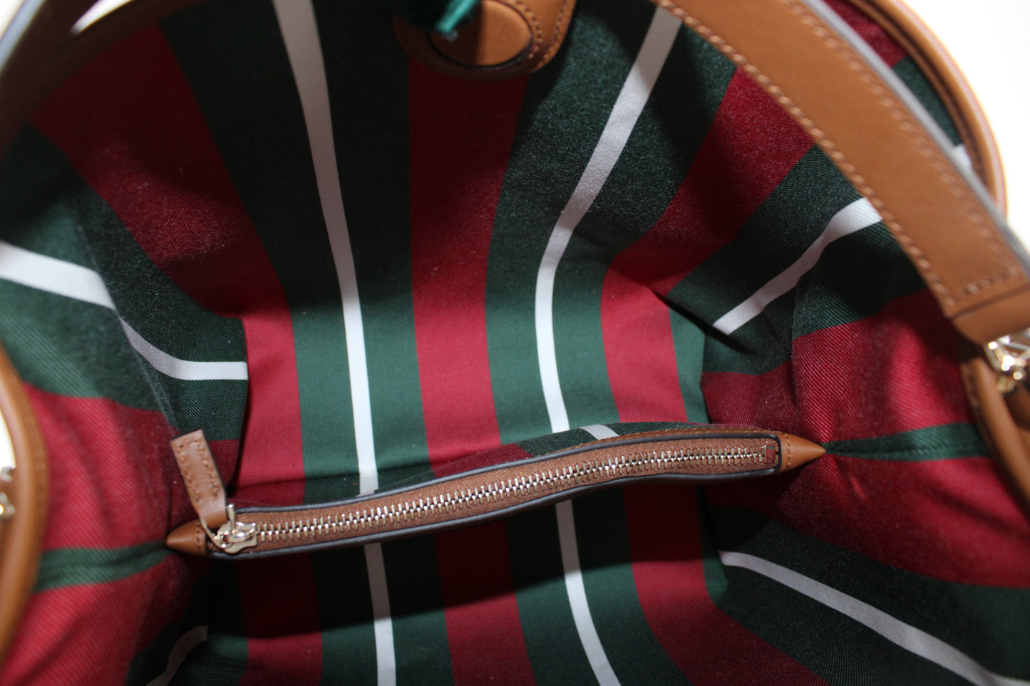 Gucci GG Emblem Bucket Media