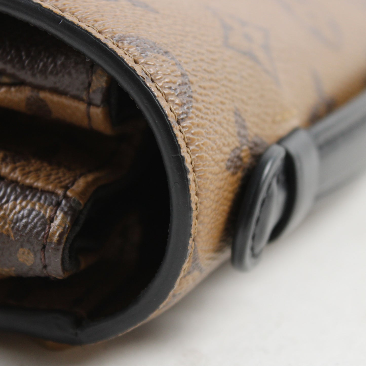 Louis Vuitton Pochette Métis Reverse