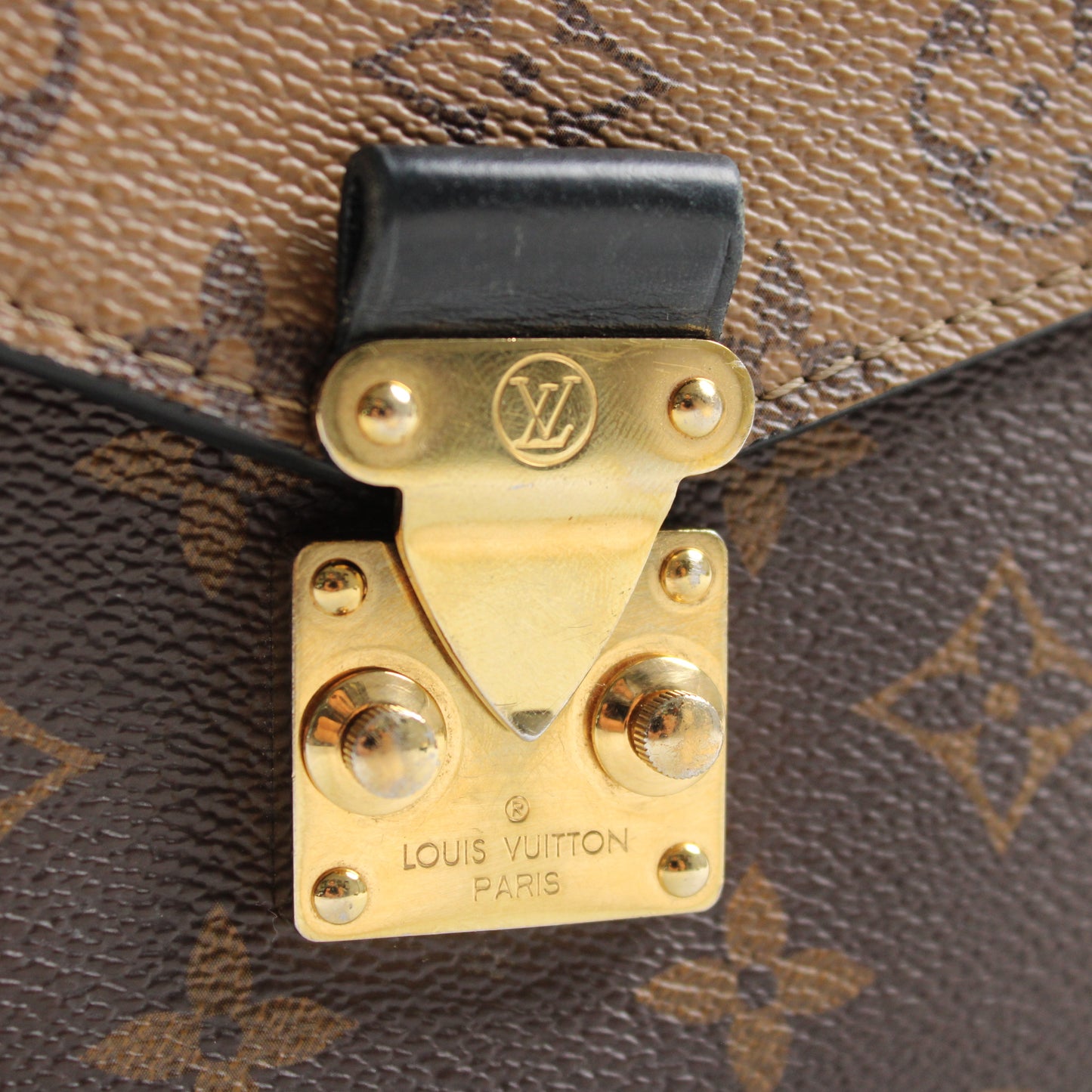 Louis Vuitton Pochette Métis Reverse