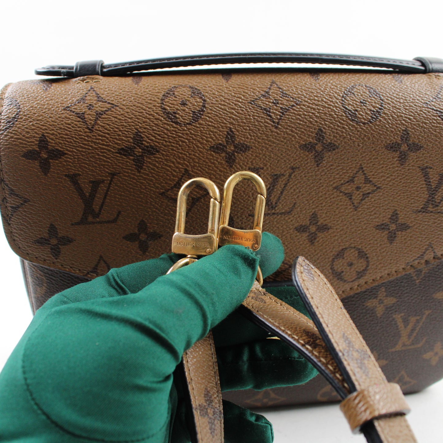 Louis Vuitton Pochette Métis Reverse