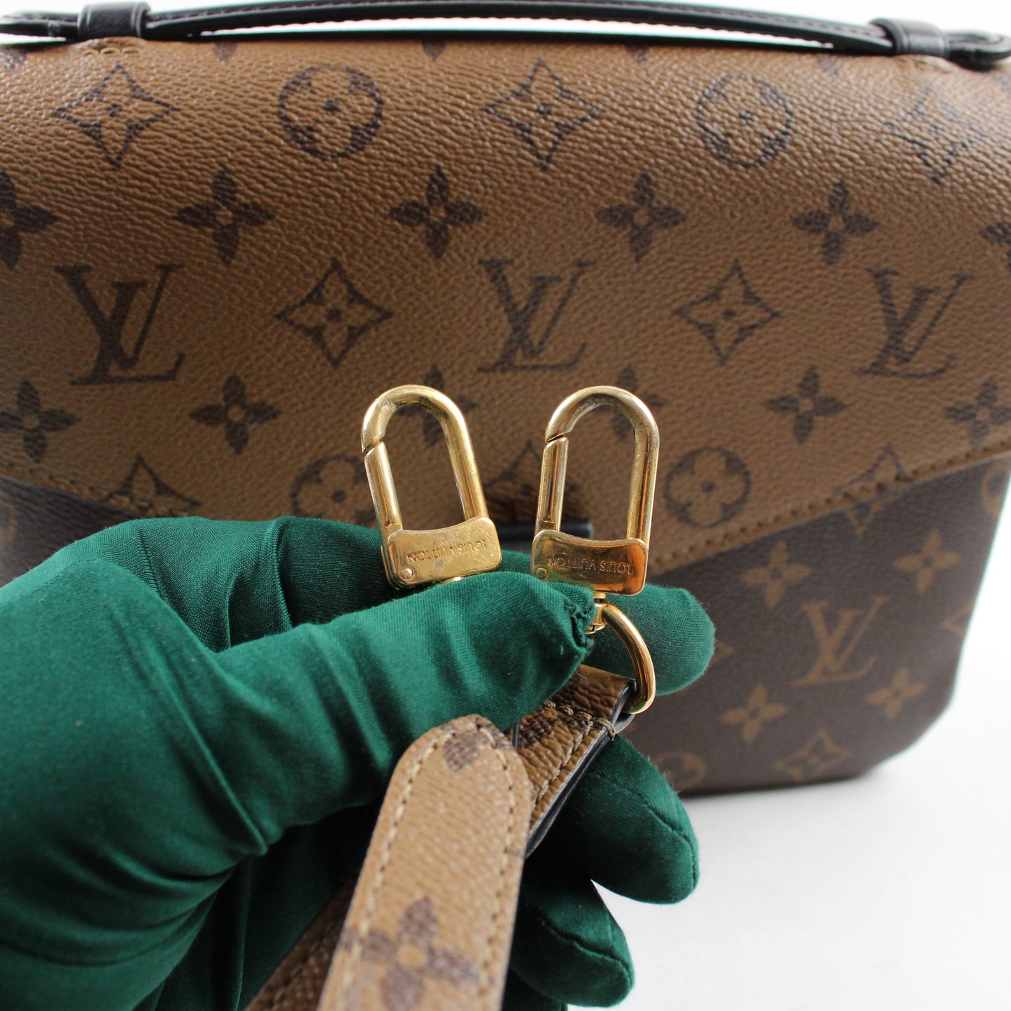 Louis Vuitton Pochette Métis Reverse
