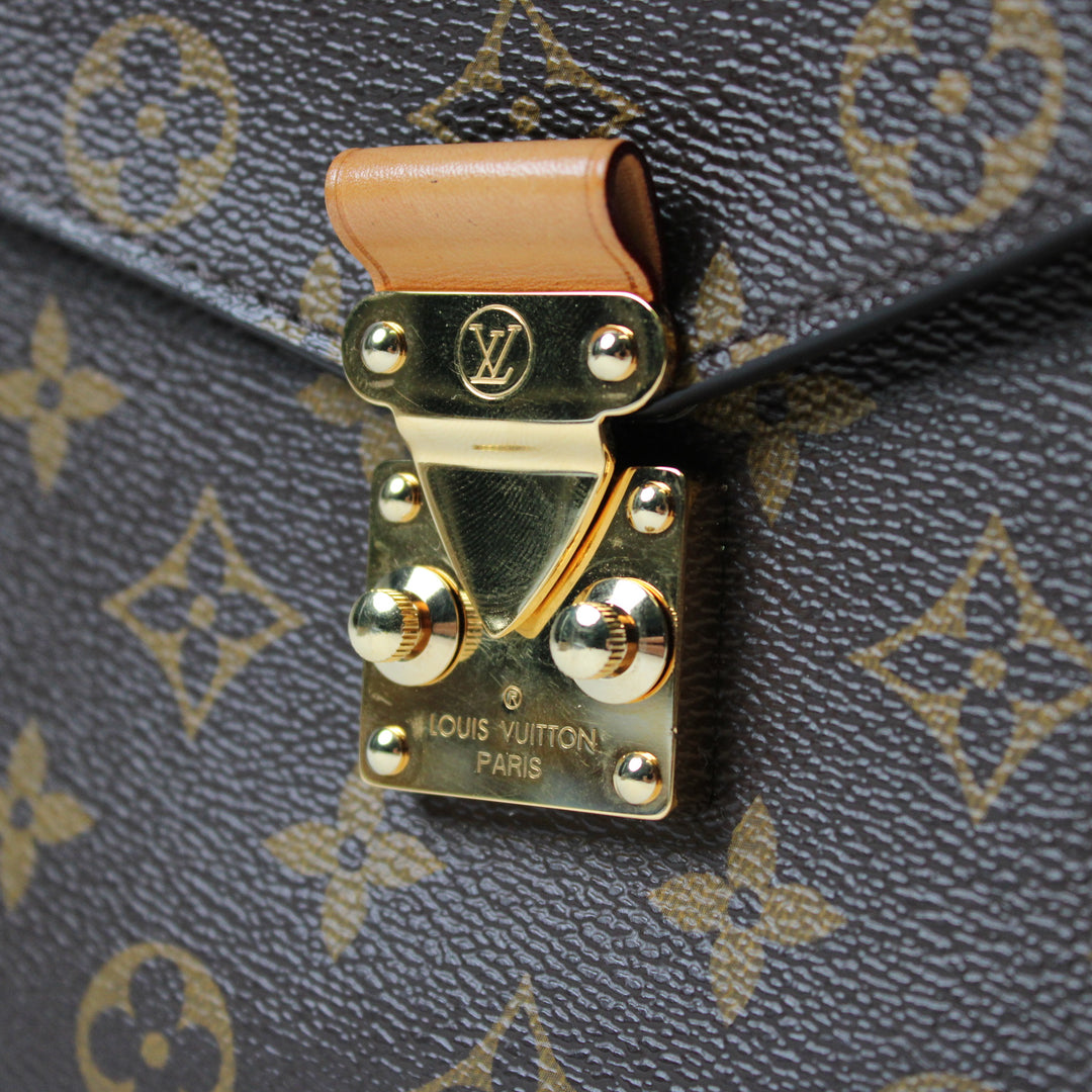 Louis Vuitton Metis Clutch