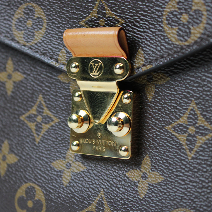 Louis Vuitton Metis Clutch