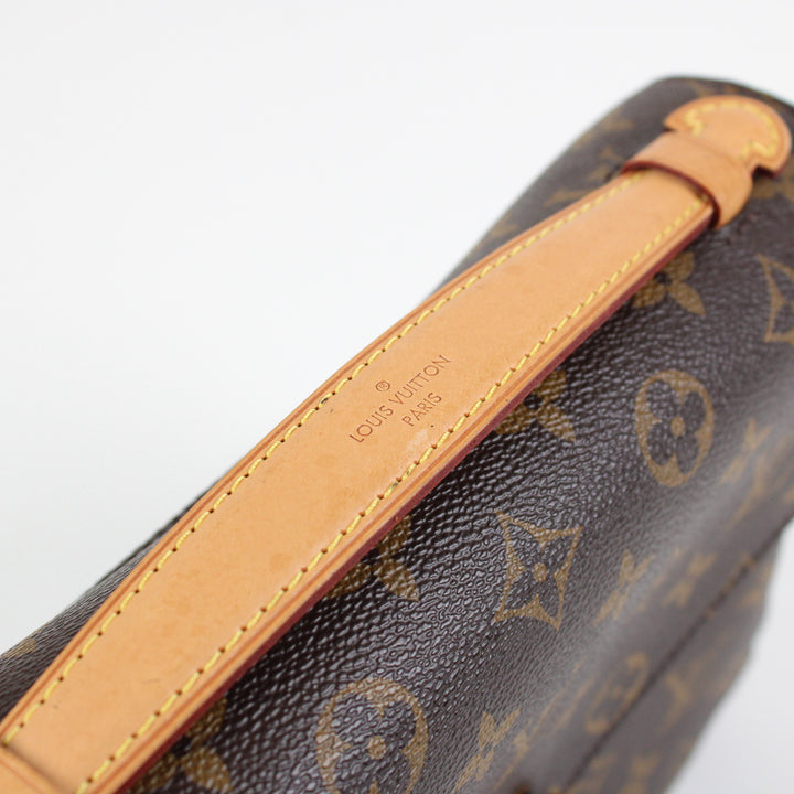 Louis Vuitton Metis Clutch