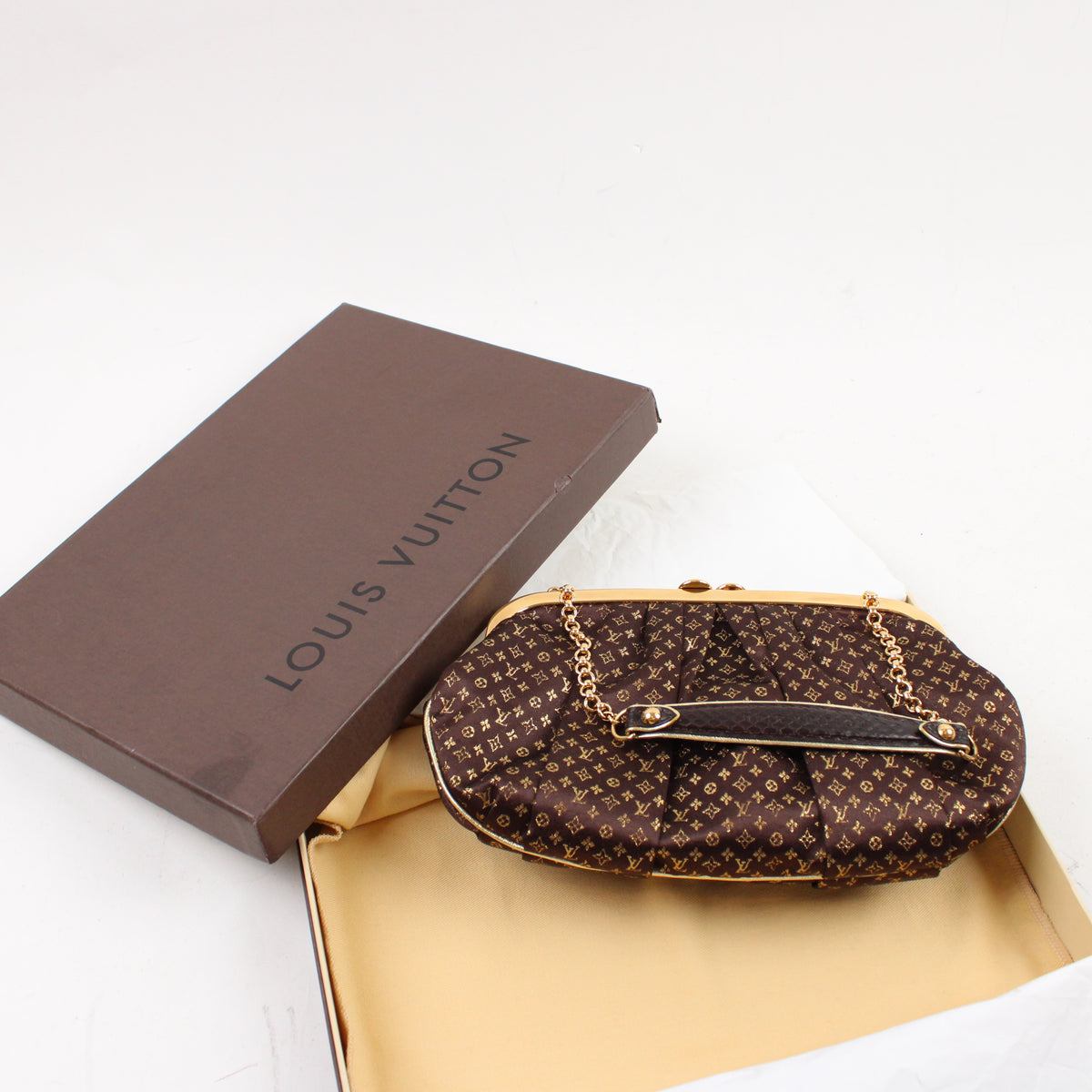 Louis Vuitton Aumoniere In Raso