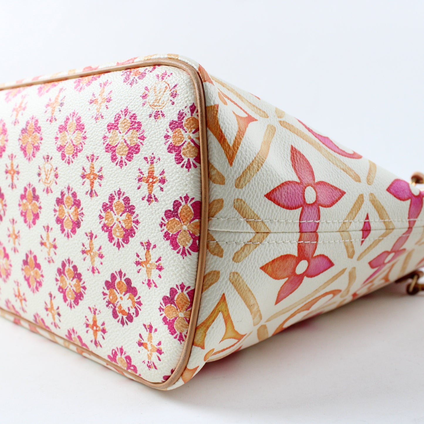 Louis Vuitton Neverfull MM By The Pool