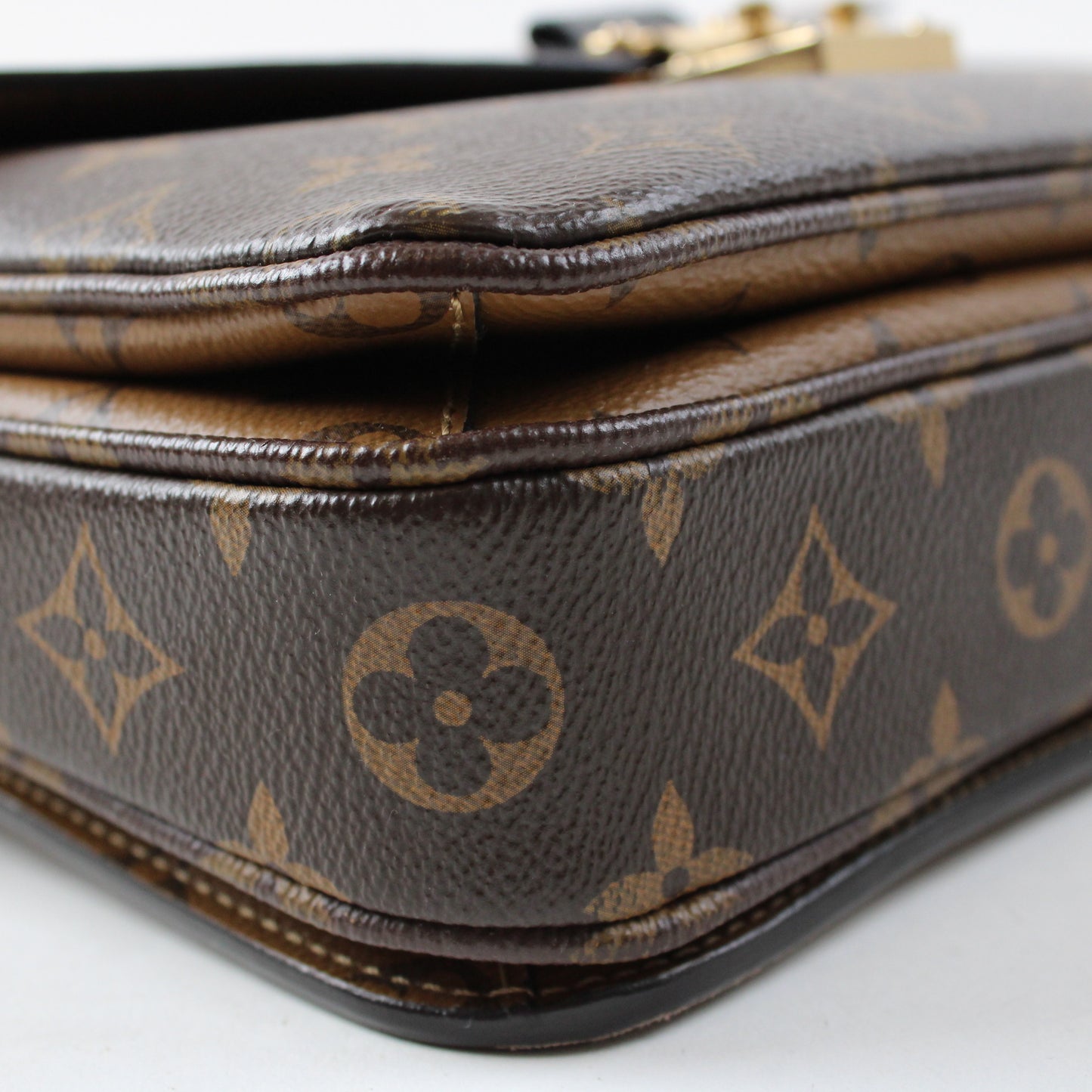 Louis Vuitton Pochette Metis Reverse
