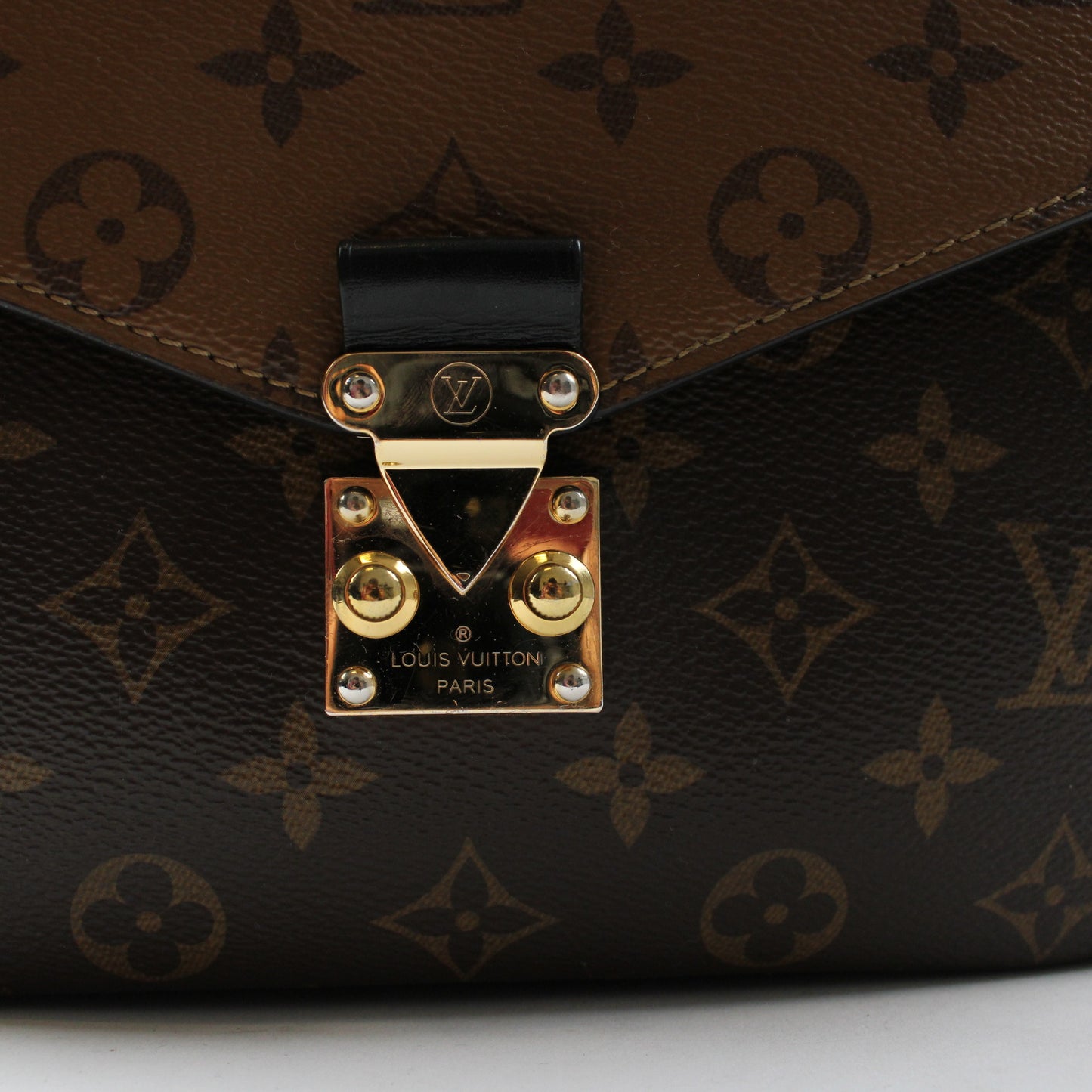 Louis Vuitton Pochette Metis Reverse