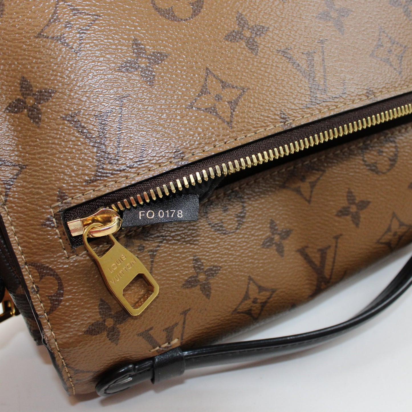 Louis Vuitton Pochette Metis Reverse