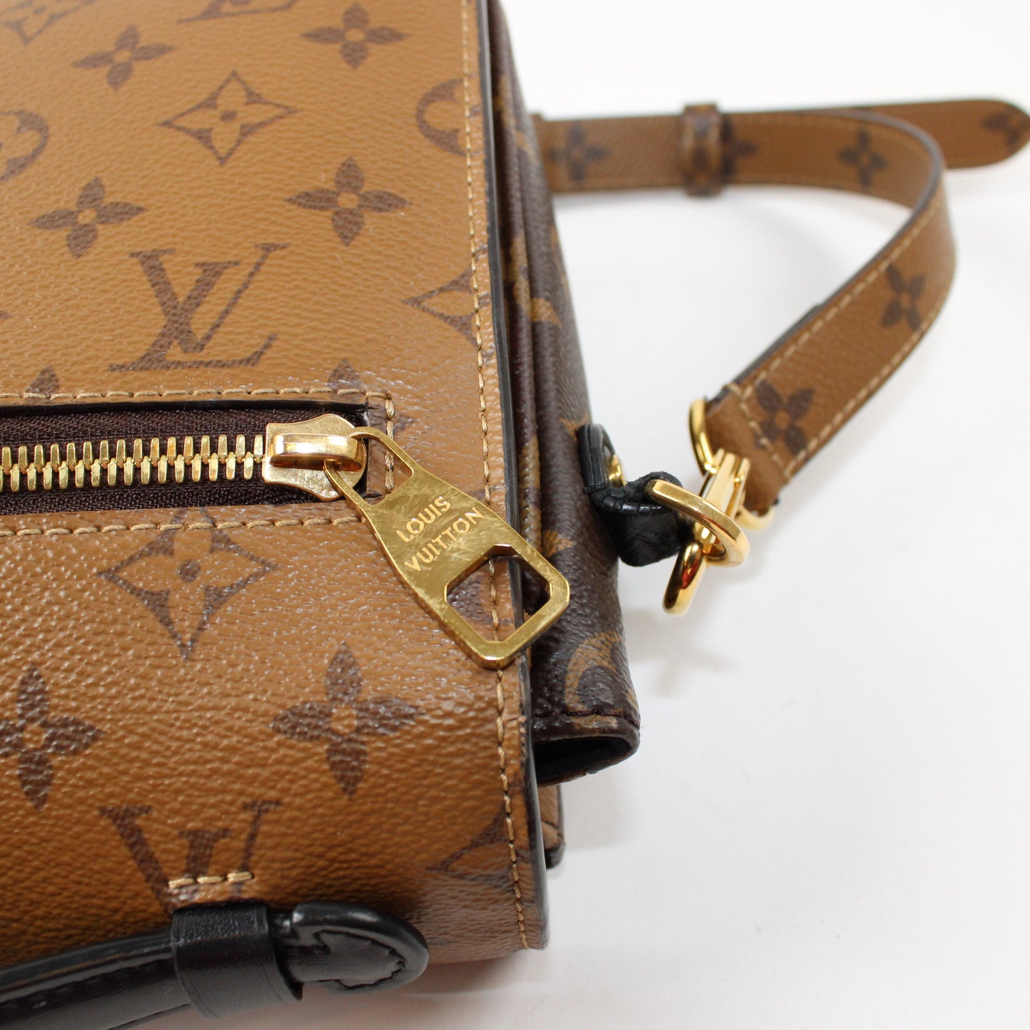 Louis Vuitton Pochette Metis Reverse