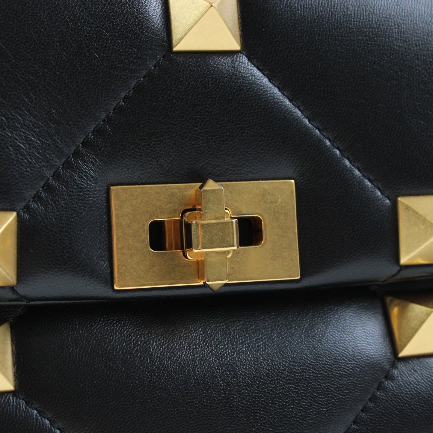 Valentino Garavani Roman Stud Media